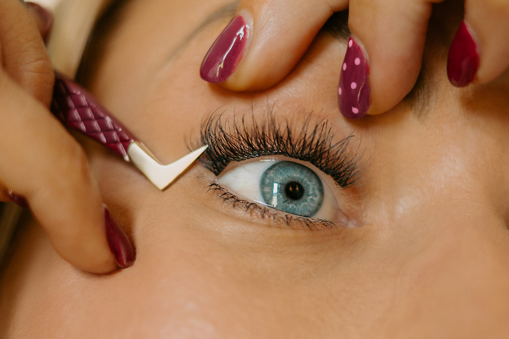 Whip Lash Tweezers | Precision Grip - Zero Stick